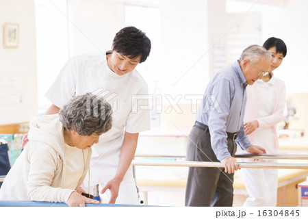 リハビリ 16304845