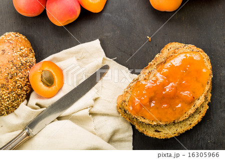 Apricot as the fruit and spread 16305966