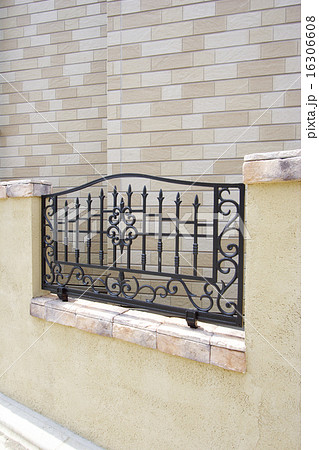 住宅のエクステリア　アールヌーボー風　外構のアイアン 16306608