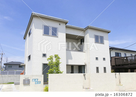 戸建て住宅　イメージ　キューブ型　シンプルモダンテイスト 16306872