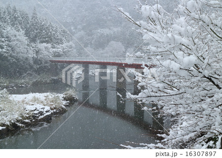 雪の山国川 雪の山国川 16307897