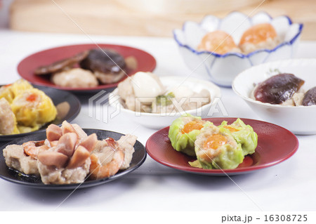Group of stream Dim Sum chinese food 16308725