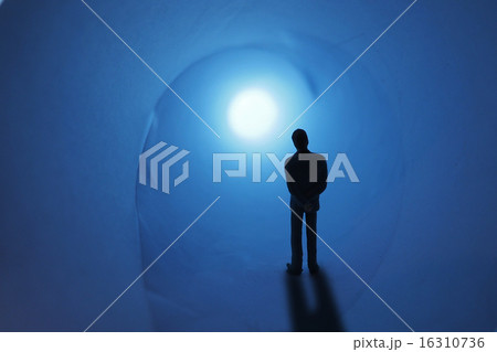 miniature businessman  16310736