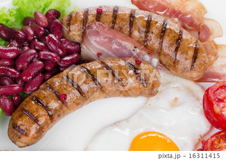 Traditional Full English Breakfast 16311415