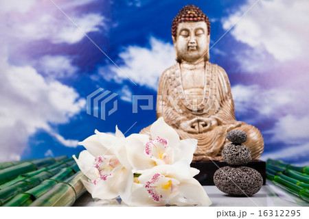 Buddha statue in a meditation 16312295