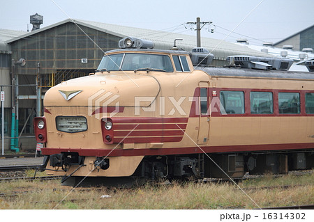 金沢総合車両所松任本所に置かれる489系ボンネット車両 16314302