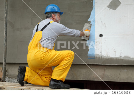 Wall insulation, spreading mortar over mesh and styrofoam Wall insulation, spreading mortar over mesh and styrofoam 16316638