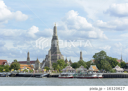 Wat Arun in Bangkok, Thailand Wat Arun in Bangkok, Thailand 16320627