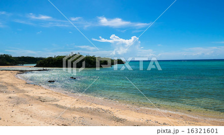 沖縄・万座のビーチ 沖縄・万座のビーチ 16321601