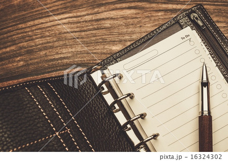 Luxurious rollerball pen and empty to do list 16324302