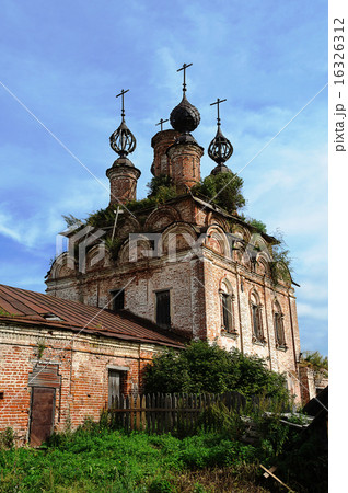 Ruins of ancient orthodox church 16326312