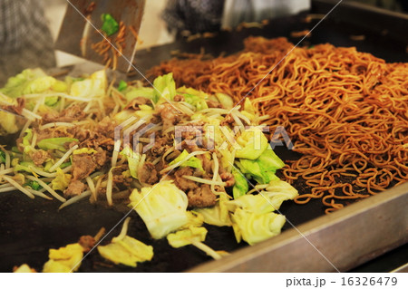 焼きソバと肉炒め 焼きソバと肉炒め 16326479