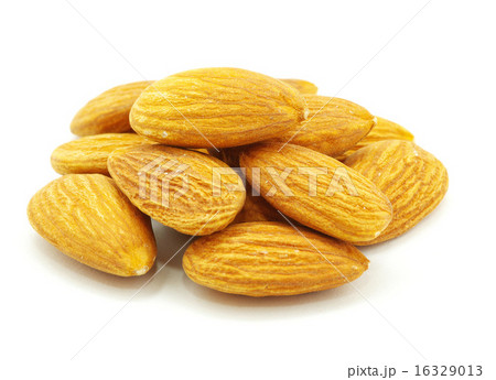 almond nuts 16329013