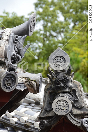 崇福寺・大雄宝殿の「鬼瓦」(長崎県長崎市鍛冶屋町) 崇福寺・大雄宝殿の「鬼瓦」(長崎県長崎市鍛冶屋町) 16330918