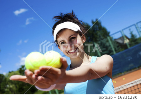 Young woman playing tennis, natural colorful tone 16331230