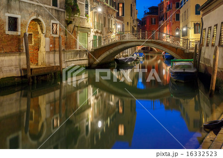 Night lateral canal and bridge in Venice, Italy Night lateral canal and bridge in Venice, Italy 16332523