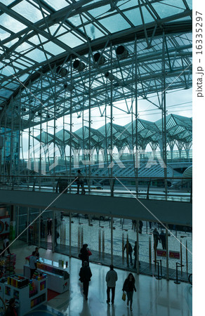 Modern train station Modern train station 16335297