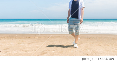 海辺の男性 海辺の男性 16336389