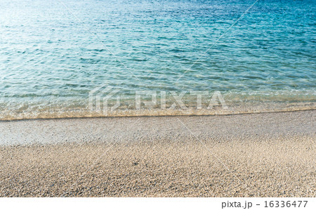 沖縄の美しい波打ち際 沖縄の美しい波打ち際 16336477