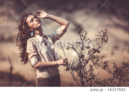 beautifull woman 16337682