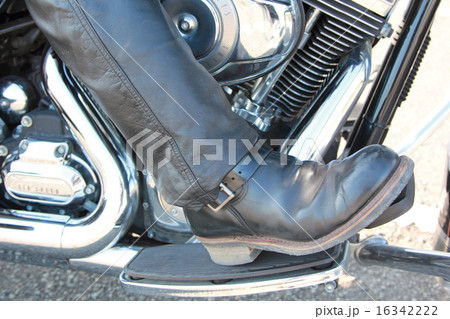 ボディパーツ 男性1人 (足 バイク ツーリング 二輪車 交通 免許 単車 運転) ボディパーツ 男性1人 (足 バイク ツーリング 二輪車 交通 免許 単車 運転) 16342222