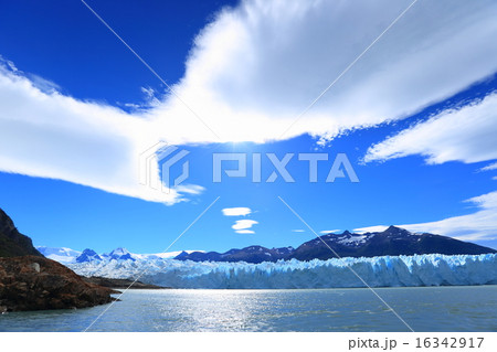 空と雲と氷河 16342917
