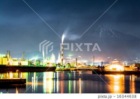 富士山と港の夜景 16344638