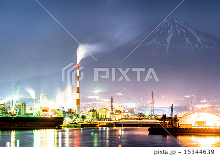 富士山と港の夜景 16344639