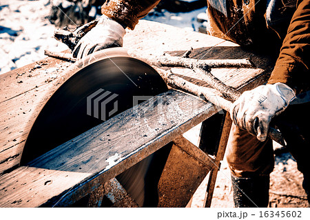 Man working with circular saw blade Man working with circular saw blade 16345602