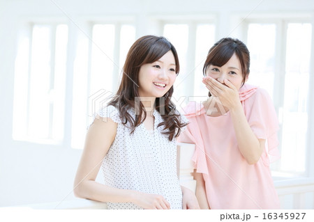 笑顔の若い女性 笑顔の若い女性 16345927