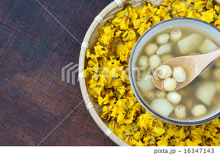 Vietnamese food, sweet lotus seed gruel 16347143