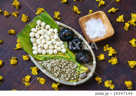 Vietnamese food, sweet lotus seed gruel Vietnamese food, sweet lotus seed gruel 16347144