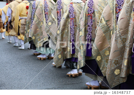 春の吉野山 蔵王堂花供懺法会の行列 春の吉野山 蔵王堂花供懺法会の行列 16348737