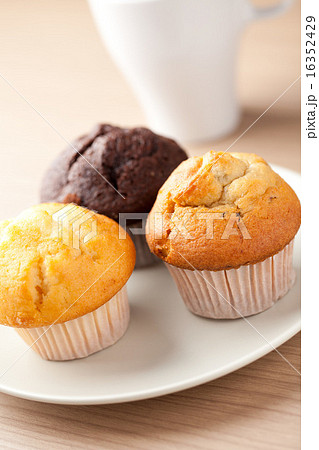 muffins on wooden table muffins on wooden table 16352429