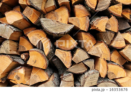 stack of firewood 16353676