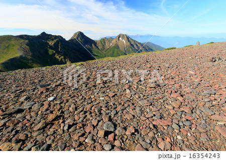八ヶ岳・硫黄岳山頂の岩原 16354243