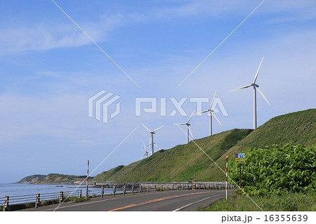 上平グリーンヒルウインドファームを南側から眺める。 上平グリーンヒルウインドファームを南側から眺める。 16355639