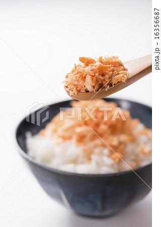 鮭フレークとごはん 16356687