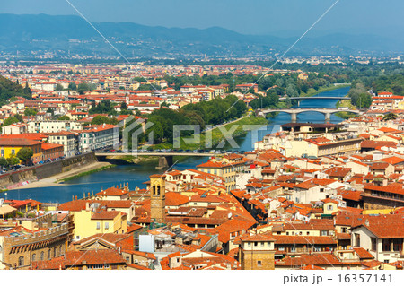 Bridges over the river Arno in Florence, Italy 16357141