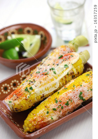 メキシコ風焼きトウモロコシの写真素材