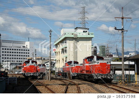 DD51留置の高崎機関区 16357598