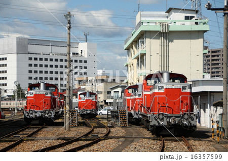 DD51留置の高崎機関区 16357599