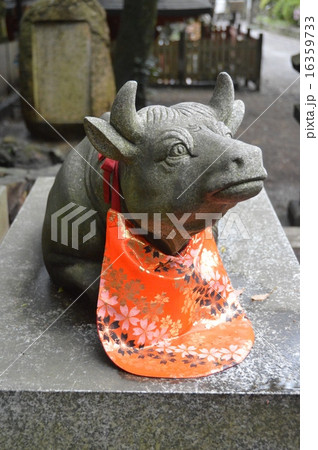 天神社の牛の石像（富士山本宮･浅間大社／静岡県富士宮市宮町1-1） 16359733