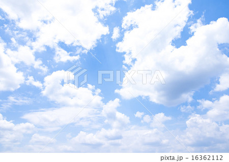 青い空と白い雲 16362112