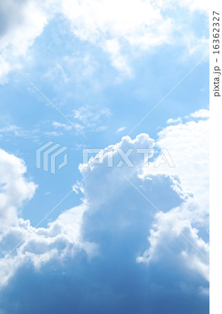 青い空と白い雲 16362327