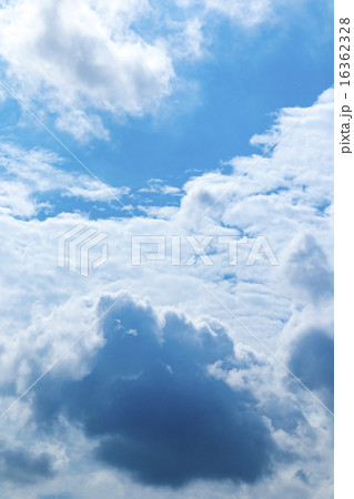 青い空と白い雲 16362328