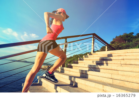 healthy lifestyle sports woman running   16365279