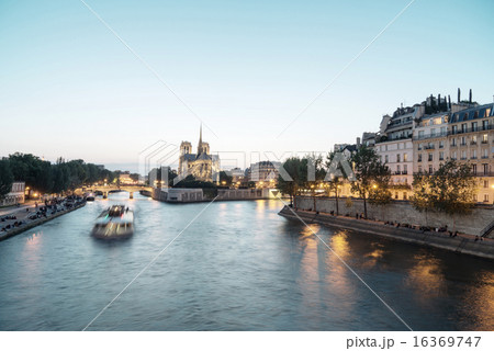 Notre Dame de Paris, France 16369747