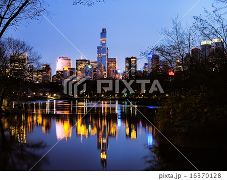 Central Park in dusk,  New York City 16370128
