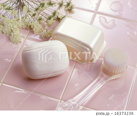 石けんとバスブラシ 16373236